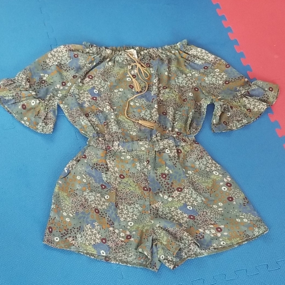 A SHAPPE Floral Romper Size M - Picture 1 of 5